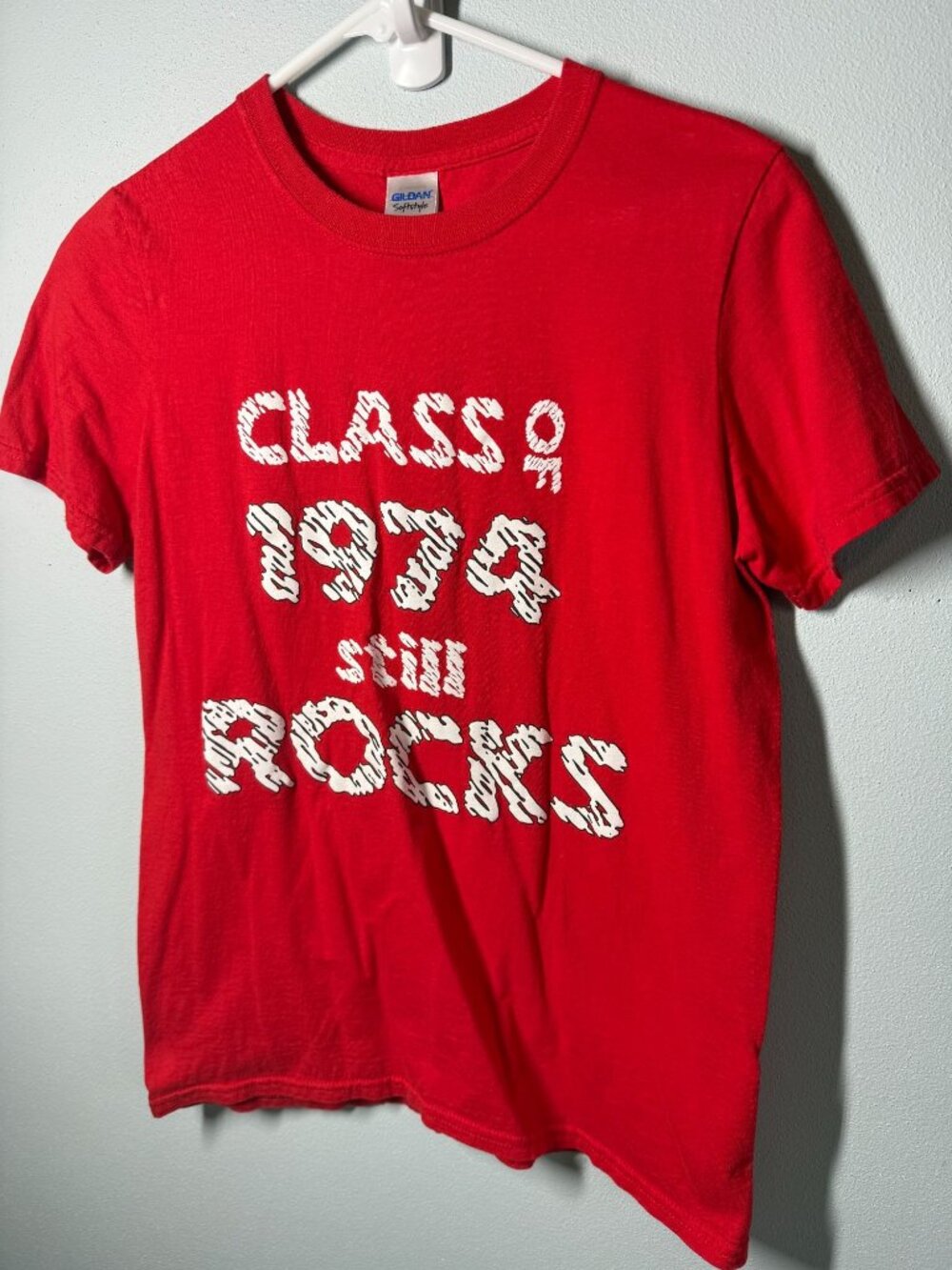 Gilden Softstyle Womens Small‎ Red 'Class of 1979 Still Rocks' Graphic Tee Retro